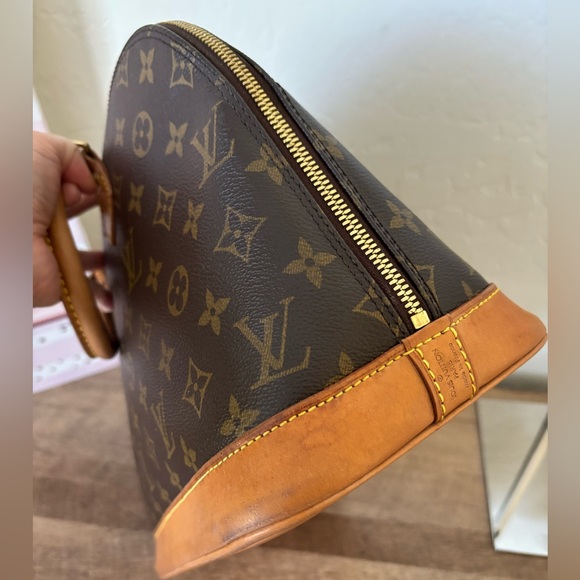 Louis Vuitton Monogram Alma - Picture 10 of 17